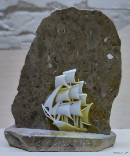 Сувенир КРЫМ. Парусник, камень.