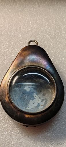 Чехол от старых карманных часов.
