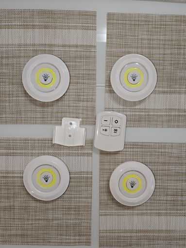 Светодиодная лампа 4 шт.с пультом.