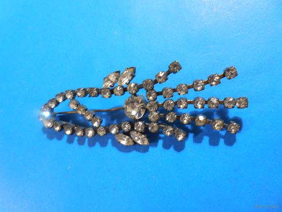 Старая брошь.