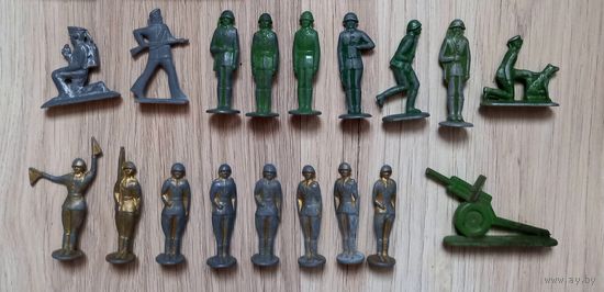 РАЗНЫЕ Оловянные солдатики из СССР всего 18 штук