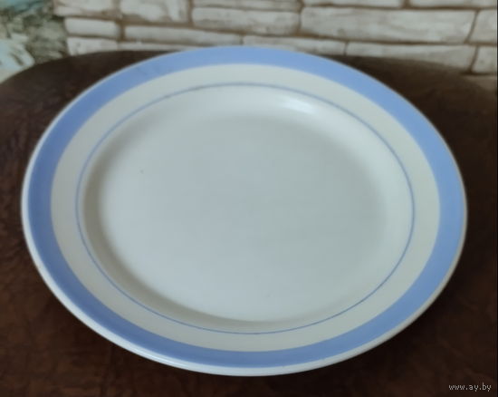 Тарелка эпохи СССР. Конаковский фаянсовый завод им. Калинина (Конаково), 1974-1991 гг.