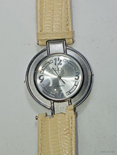 Кварцевые часы  GUCCI . С рубля .