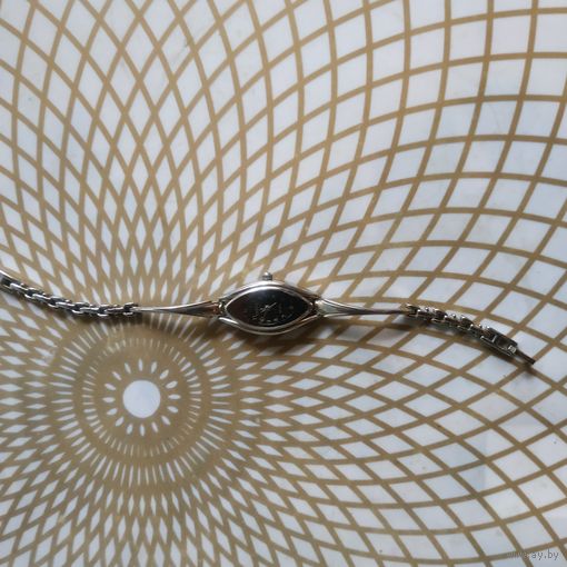 Часы наручные  с браслетом.Состояние на скане. В коллекцию,ремонт,на запчасти.