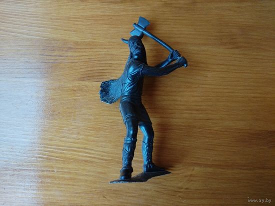 Фигурка викинга.