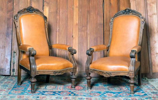 Старинные кресла