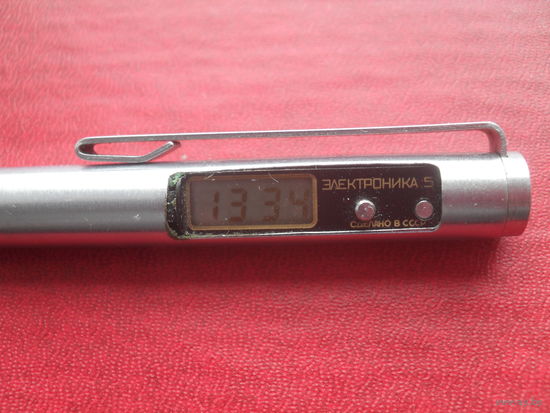 Ручка с электронными часами.Часы идут,стержень не пишет.