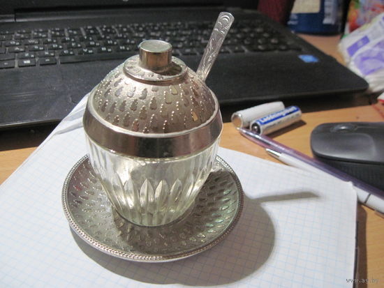 Соусница, горчичница.