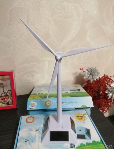 Ветрогенератор на солнечной батарее.