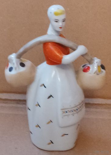 Девушка с коромыслом. С 1 рубля!