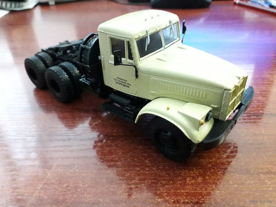 Автотягач "КрАЗ-258 Б1" ("Автолегенды СССР. Груз."). Журнал прилагается.