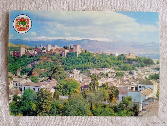 Испания, Гранада. Общий вид на Альгамбру. Сьерра-Невада