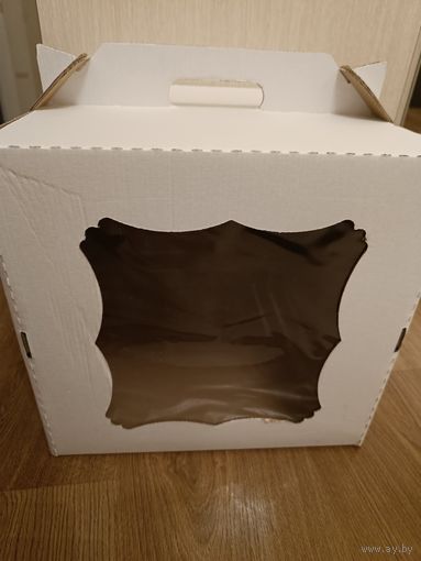 Продам коробку для торта с окном и с подложкой НОВАЯ