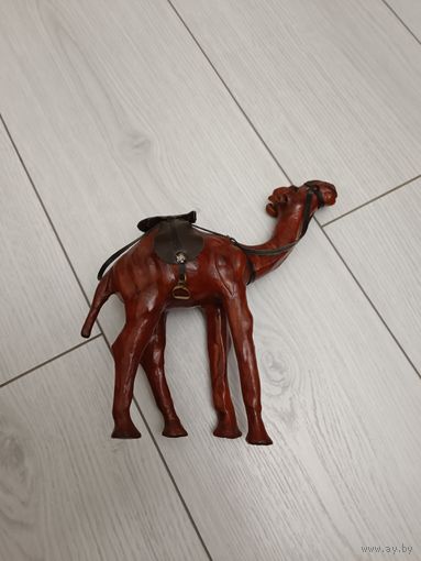 Верблюд фигурка из натуральной кожи