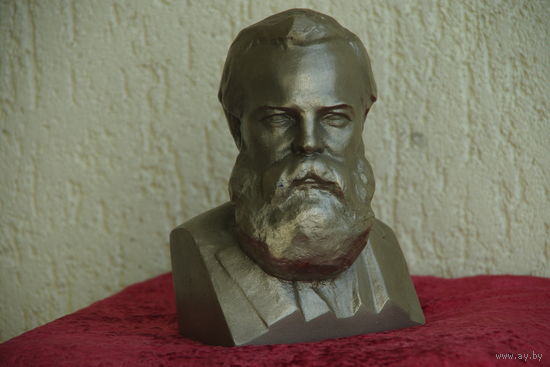 Бюст  Энгельс   высота 20 см