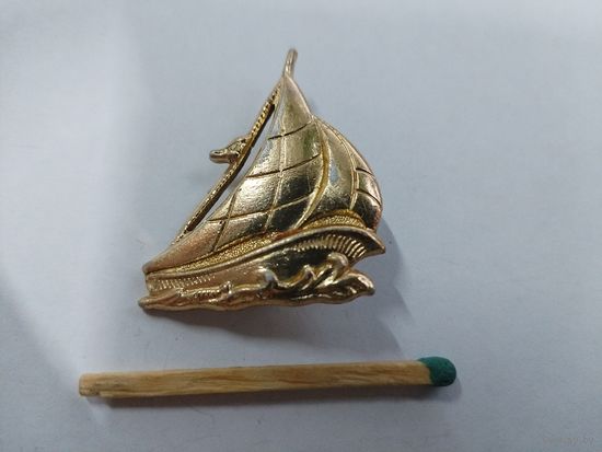 Брошка. Парусник