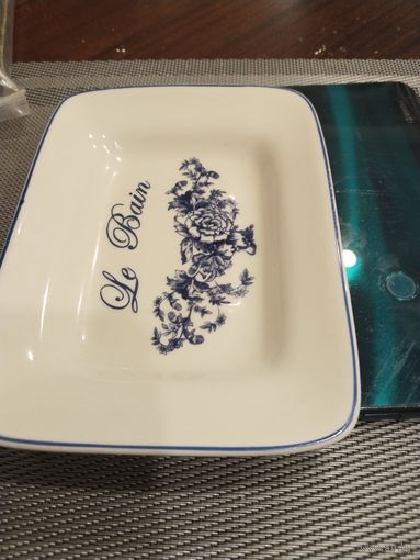 Симпатичная блюдце.