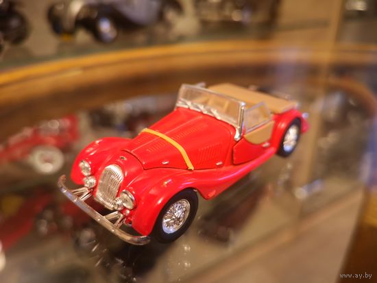 Модель 1:43 Morgan Plus 8