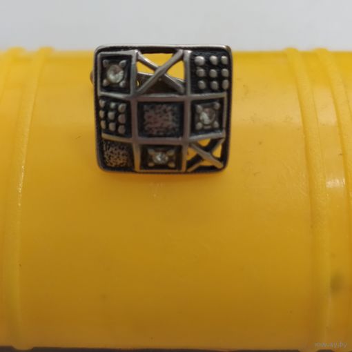 Серебряная серьга, с пробой 925, одна, 3 страха,компании Jenavi. /Проба, клеймо/