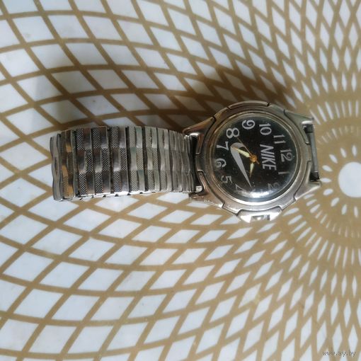 Часы наручные  с браслетом.Состояние на скане. В коллекцию,ремонт,на запчасти.