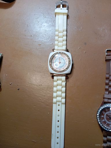 Часы , CHANEL .