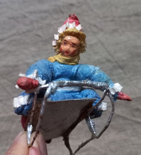 Ёлочная игрушка СССР Девочка на санках вата папье-маше