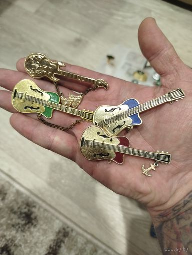 4 разные гитары