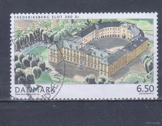 [803] Дания 2004. Культура.Архитектура.Королевский дворец. Гашеная марка.