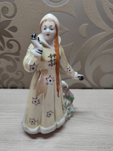 Фарфоровая фигурка Снегурочка