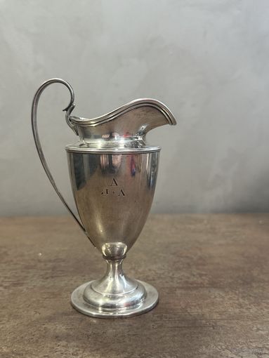 Серебряный сливочник