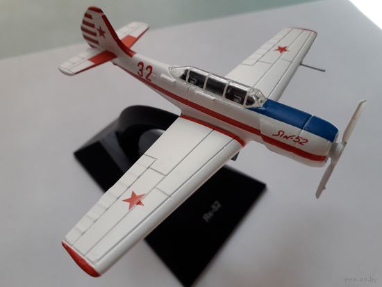 Авиа "Як-52" ("Легендарные самолёты"). Журнал прилагается.