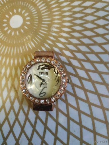Часы наручные YISHI , тикают. Состояние на скане.