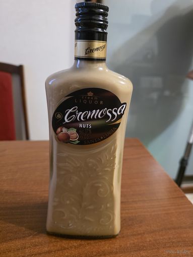 Бутылка стеклянная 0,5 л (от ликера Cremossa) с рельефным узором