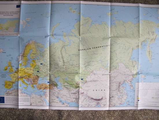 2 большие (60х100 см) карты стран Евросоюза, Восточной Европы, Кавказа и Средней Азии (идентичные - на русском и английском, 2004 г.)