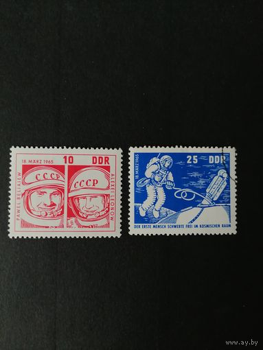 ГДР 1965 Полная серия марок "Полет советского космического корабля "Восход-2"" (номинал 10 чистая* без наклеек, но есть пятно, а номинал 20 гашение с клеем без наклейки) Mi.1098-1099 каталог 3.00 евро