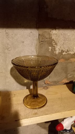Конфетница СССР,  Неман, цветное стекло