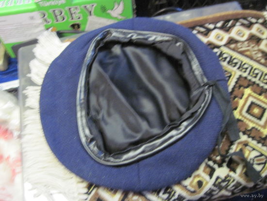 Берет темно-синий на 56 размер.