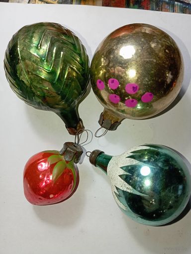 Ёлочная игрушки Шарики и клубника СССР стекло .