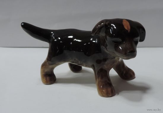 Статуэтка фарфоровая "Собачка" фирмы GOEBEL, Германия. Высота 5 см. Длина 8 см.