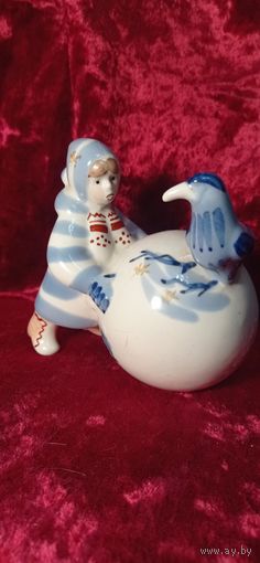 КОЛЛЕКЦИОННАЯ ФАРФОРОВАЯ СТАТУЭТКА ЗИМНИЙ ДВОРИК ДЕВОЧКА ШАР ВОРОНА ЗКХ СССР САМАЯ РЕДКАЯ ОРИГИНАЛ  .  Распродажа Коллекции !!! . Экспресс  Аукцион с рубля без МПЦ   .Много лотов в продаже .