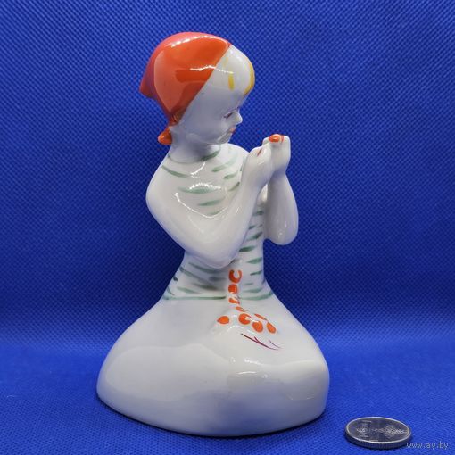 Старт с 1 Рубля !!! Статуэтка Фарфор СССР Девушка Минск Девочка с ягодами !!!