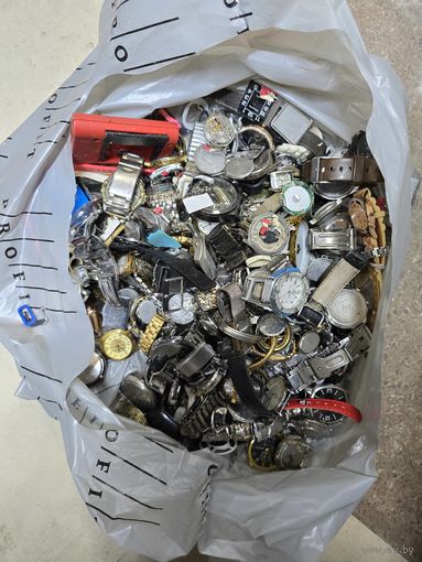 Часы разные одним лотом