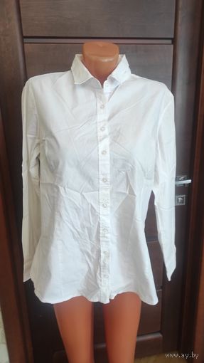 Белая рубашка на 52-56 размер, хлопок отличного качества. Б/у, в хорошем состоянии. Замеры: Длина 67 см, длина рукава 61 см, ПОгруди 58 см, ПОталии 53 см.