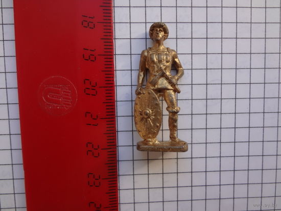 Солдатик со щитом.