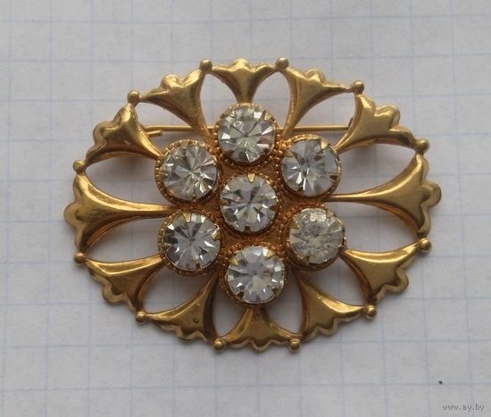 Брошь.