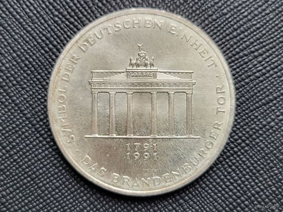 10 марок 200 лет Бранденбургским Воротам A ФРГ Серебро 15,5 грамма 625 пробы! Остатки штемпельного блеска! ВОЗМОЖЕН ОБМЕН!