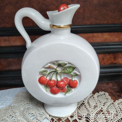 Графин редкий  штоф  вишня винтажный СССР  кувшин "Вишни"