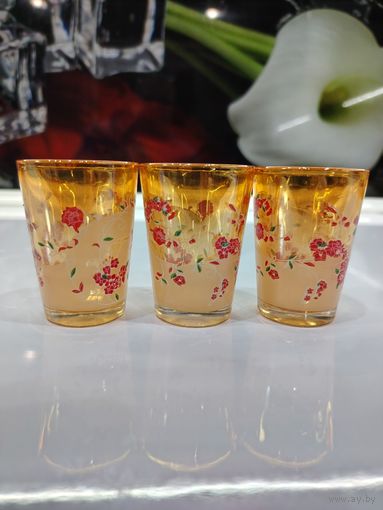 Рюмки с узором.