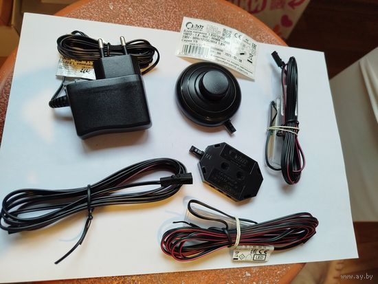 Панель освещения стеклянных полок