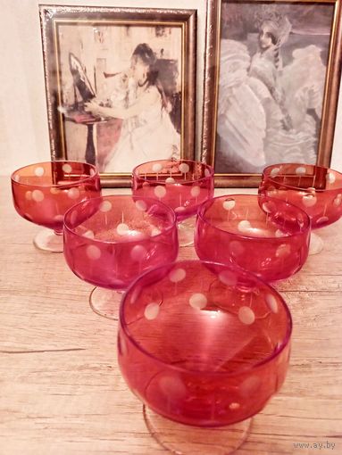 Цветное красное стекло 50 - 60 годы СССР рюмочки, креманки  6 шт. винтаж
